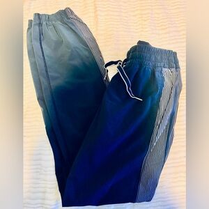 Lululemon Women’s Lined Sweatpants, Blue w:White stripes. Pockets. EUC. Size (6)